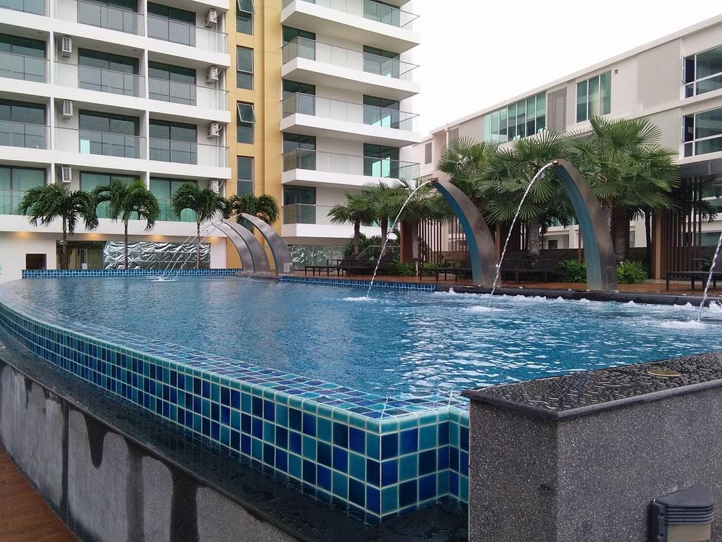 Peak Tower In Phatumnak Pattaya Exterior foto